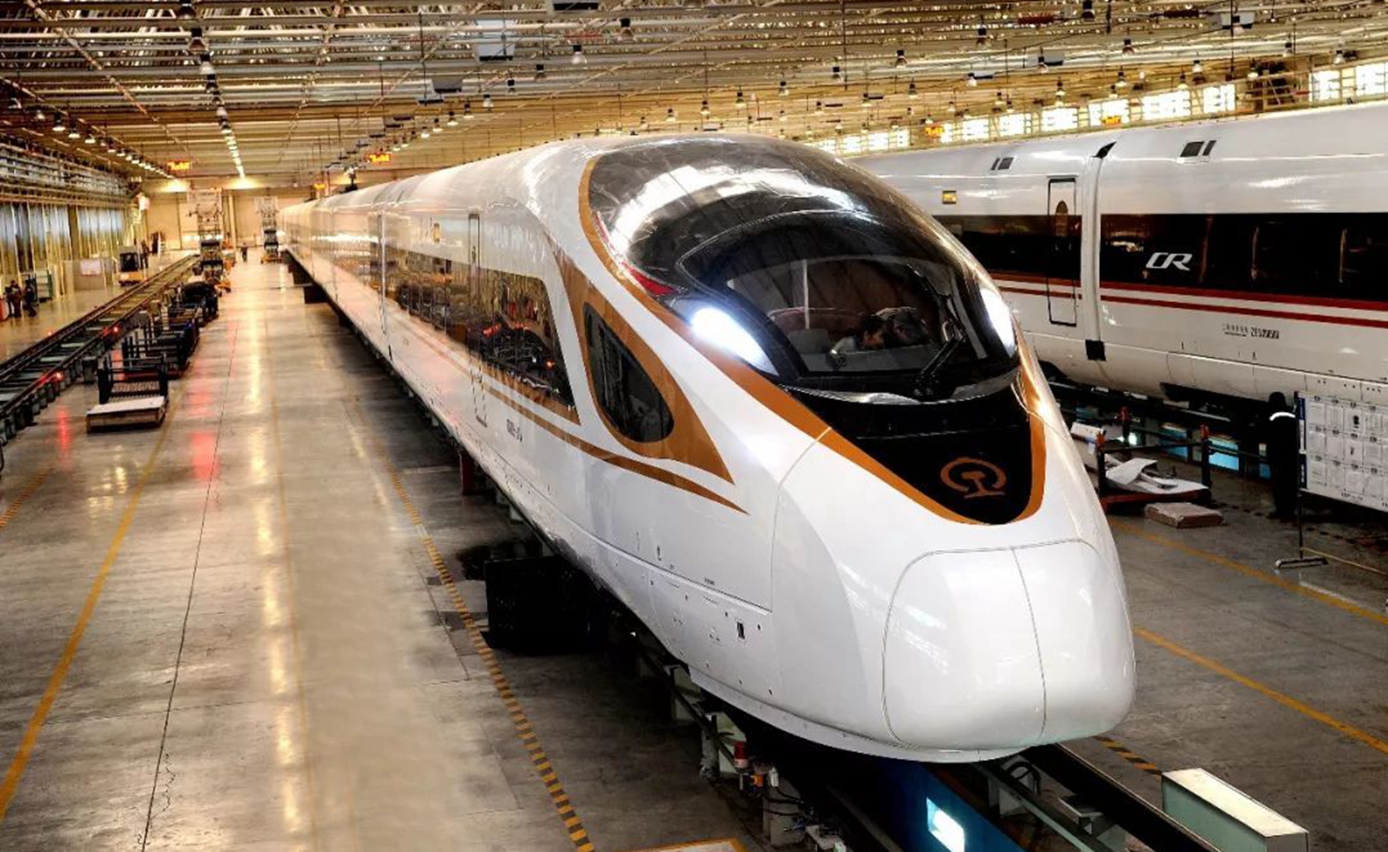 西门子引进了时速350公里的高速列车,并且得到了全车制造技术,中国