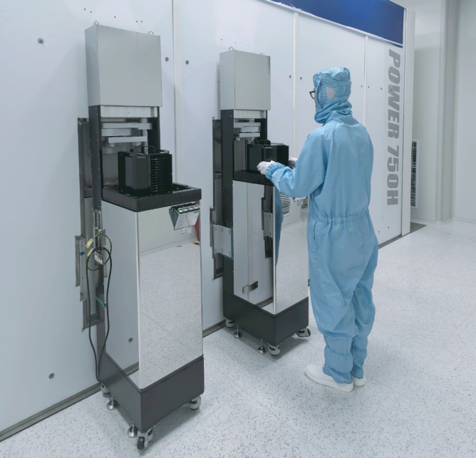 我国首台串列型高能氢离子注入机(POWER-750H)