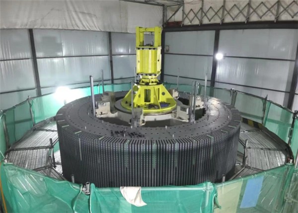 首台国产大型变速抽蓄机组进入安装关键期