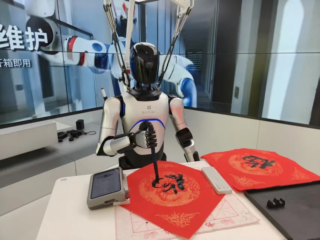 河南首家人形机器人4S店